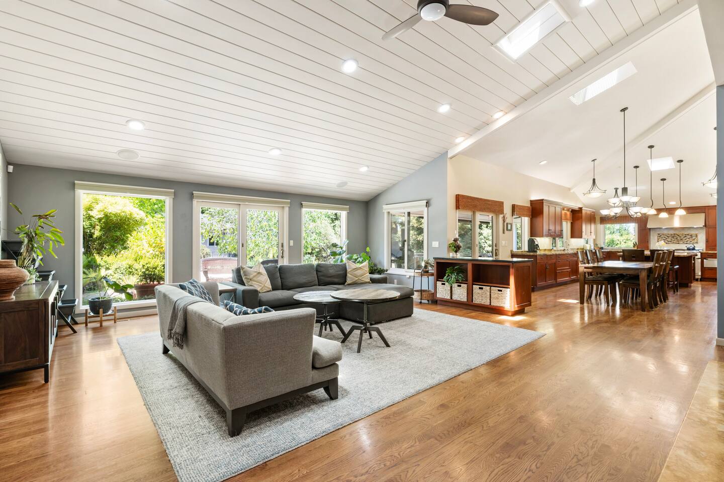 Miro Grove Manor–4BR/3.5BA*1.5 Acres*Privacy*AC