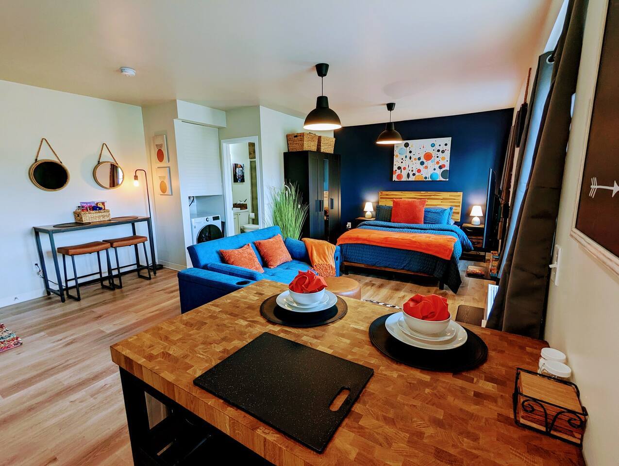 Work/Play Base: Park Free, 10mins DTWN, Fast WiFi