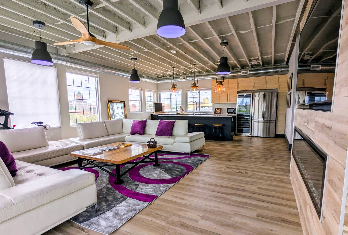 1BR Rooftop Loft w/Views, Free Parking, WiFi, DWTN