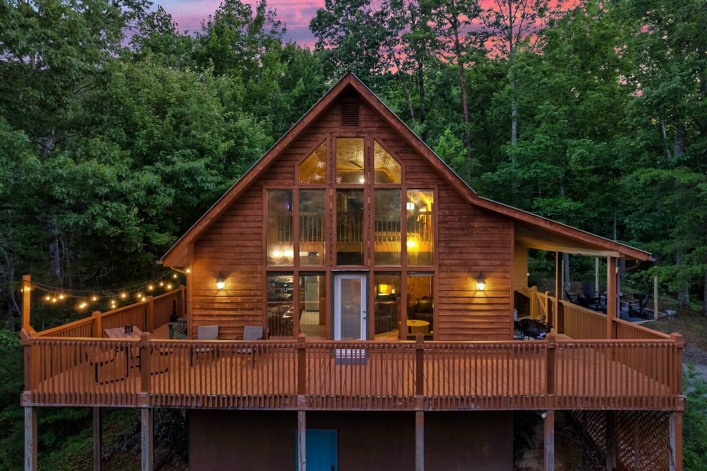 Firepit, Private Hot Tub, Arcade Game Room - Holiday Home