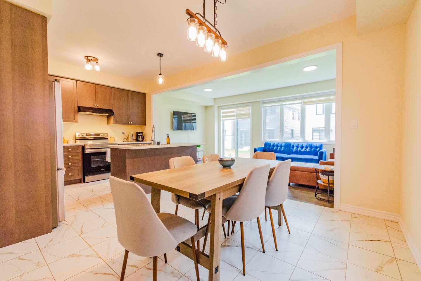 Calm & Simple 4 Bedroom Home 10 Min from Falls