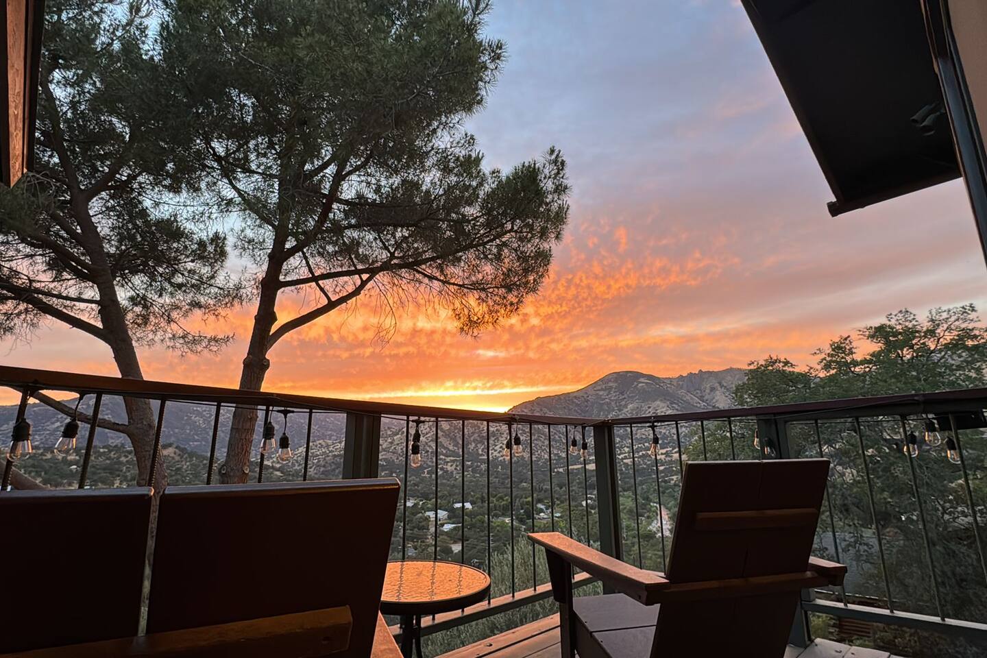 Sequoia Escape • Scenic Views • Hot Tub • EV