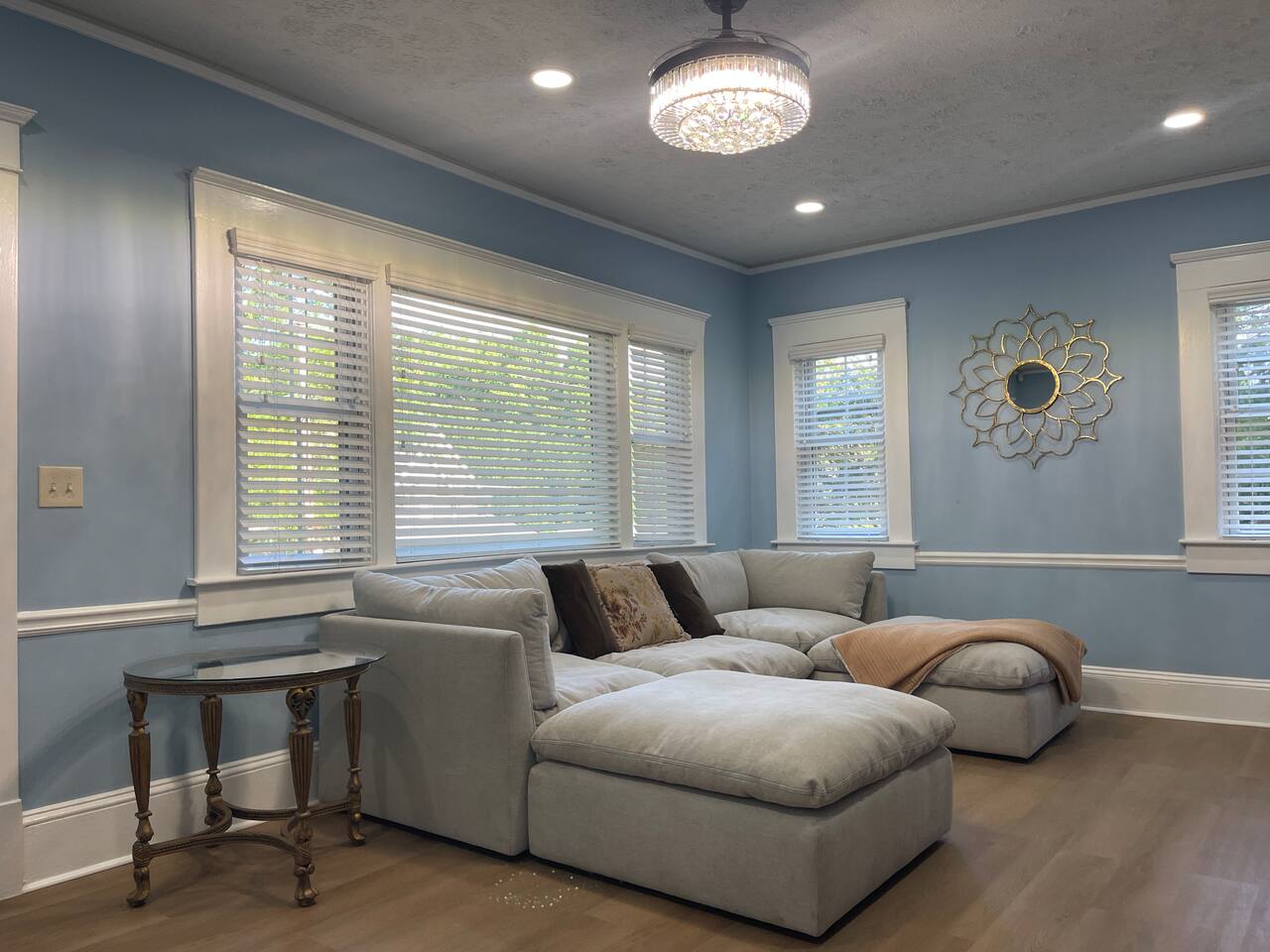 Cute  Urban Home in Woodland Hills Near Everything