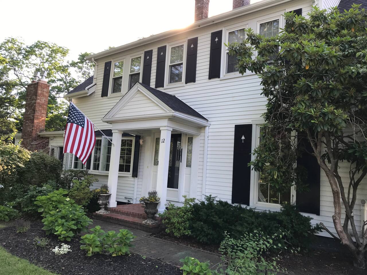 Historic intown Colonial -2 blocks to harbor!