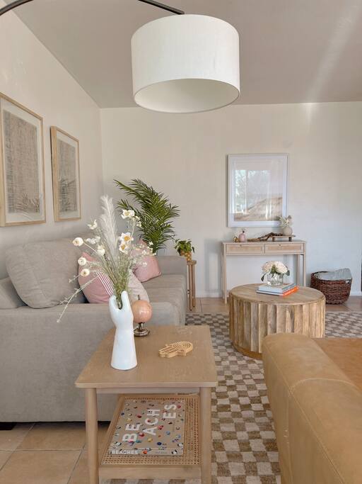 Light & Airy -Close to DT, Petco, & Little Italy!