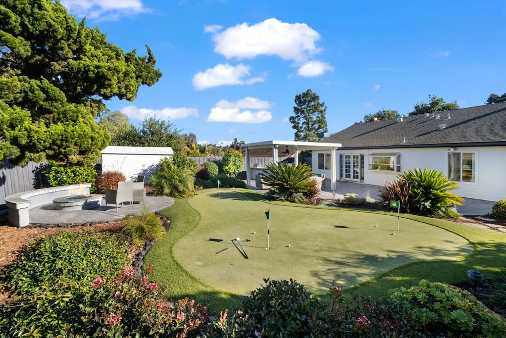 Family Retreat w/ Putting Green – Close to Beach