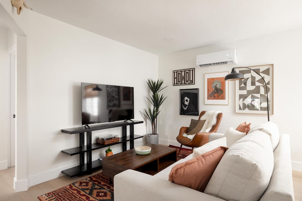 Modern Western Bungalow | Fire Pit, 5 min to DT!