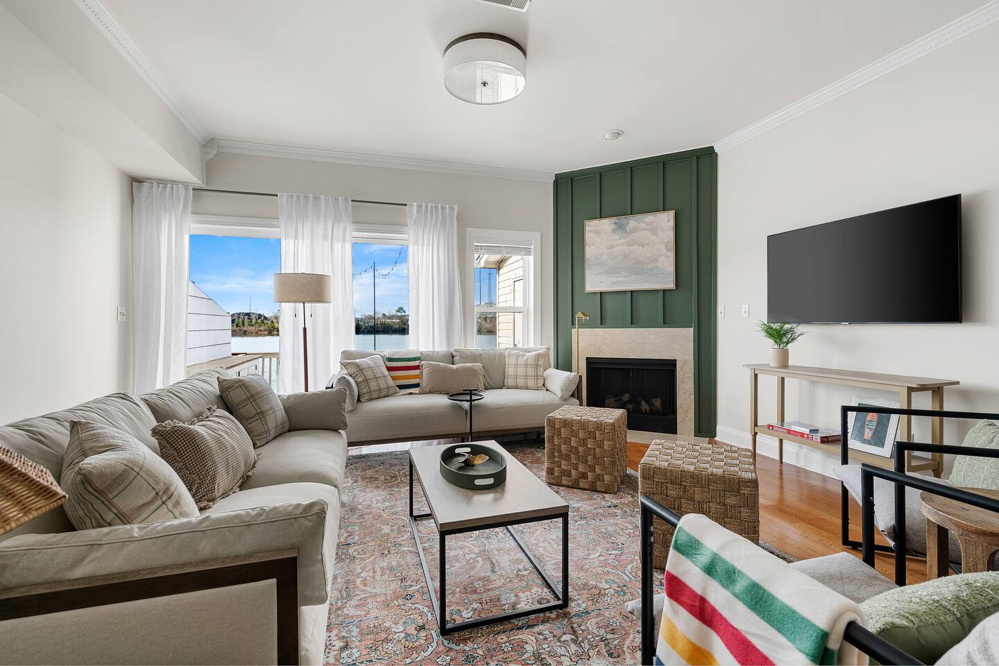 1 Lowcountry Lakehouse: Child & Pet Friendly!