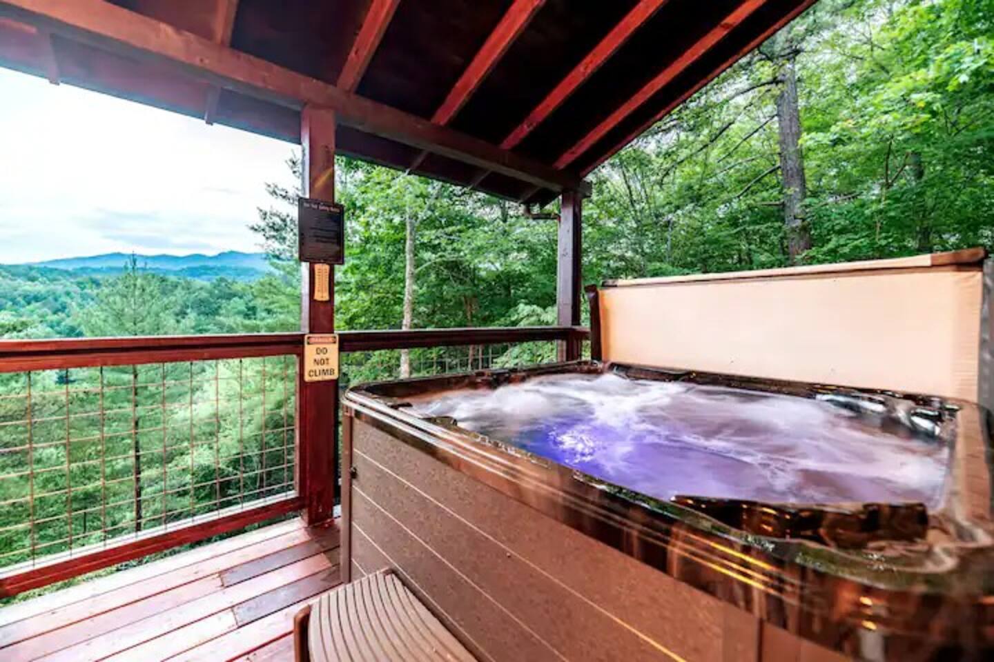 Private Smoky Mountain Getaway! Mtn View! Hot tub!