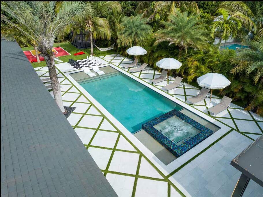 Private Villa•Heated Pool•Hot Tub•Basketball•Grill
