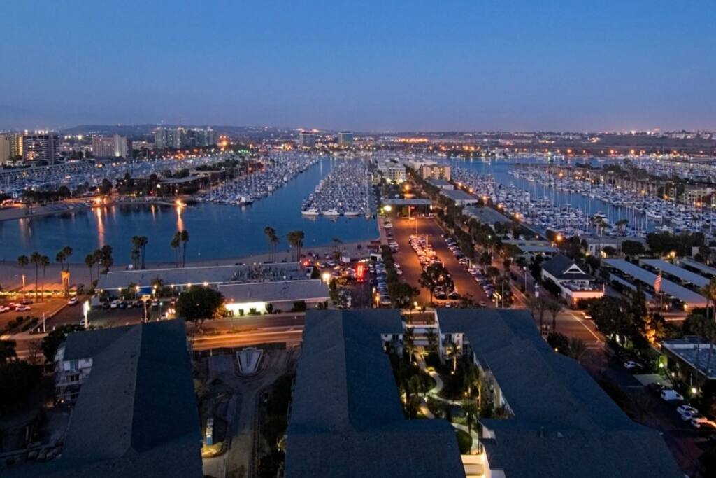 Marina Majesty: Stunning 3BR Waterfront Escape MDR