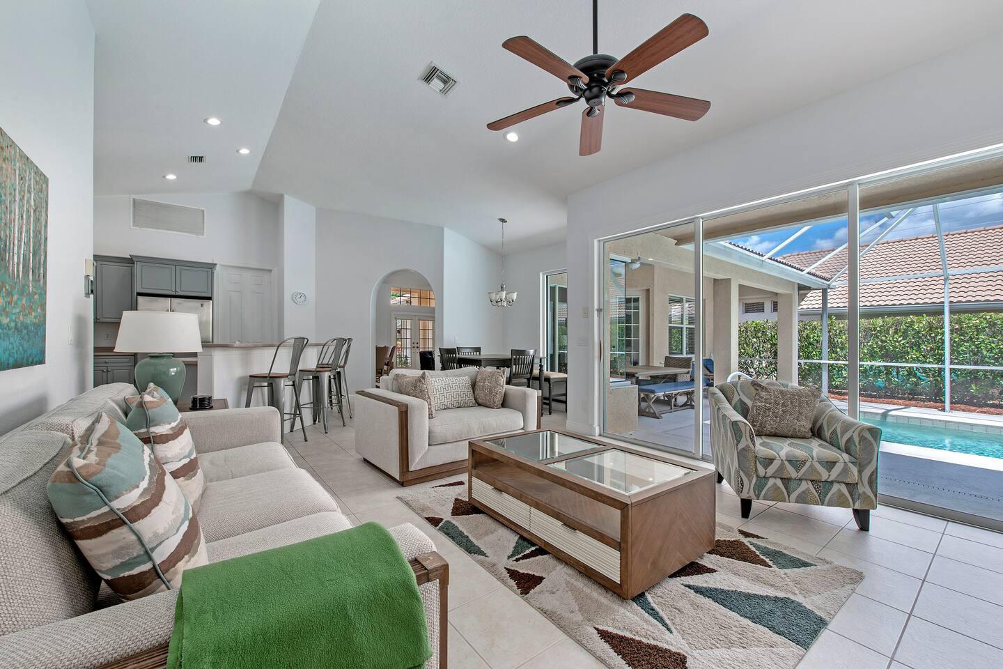 Paradise Retreat! Saltwater Luxury Pool w/Hot Tub