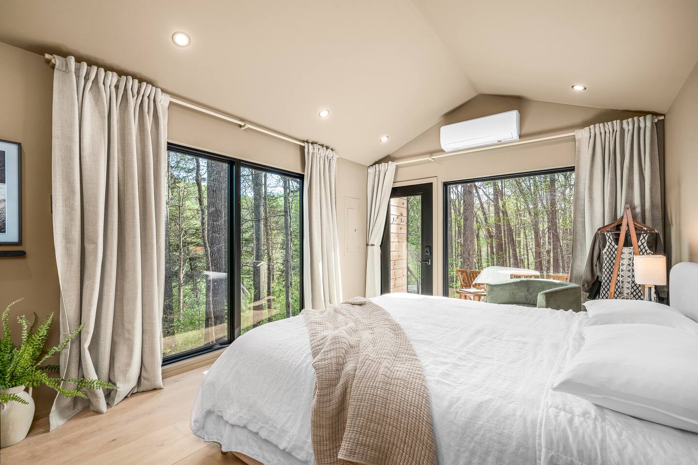 Romantic Getaway•Hot Tub•Fire Pit•Cozy Cabin Vibes