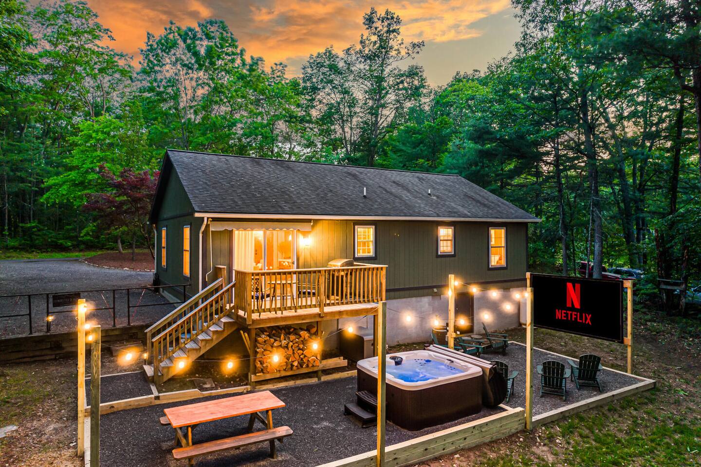 Outdoor Projector*Hot Tub*Fire Pit