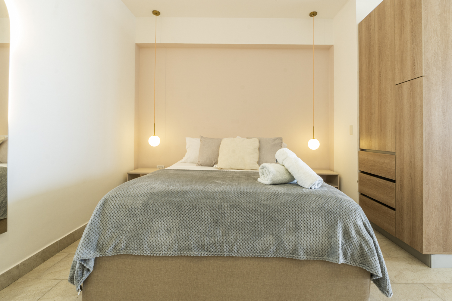 Panoramic Oceanview Loft Near Beach & Airport