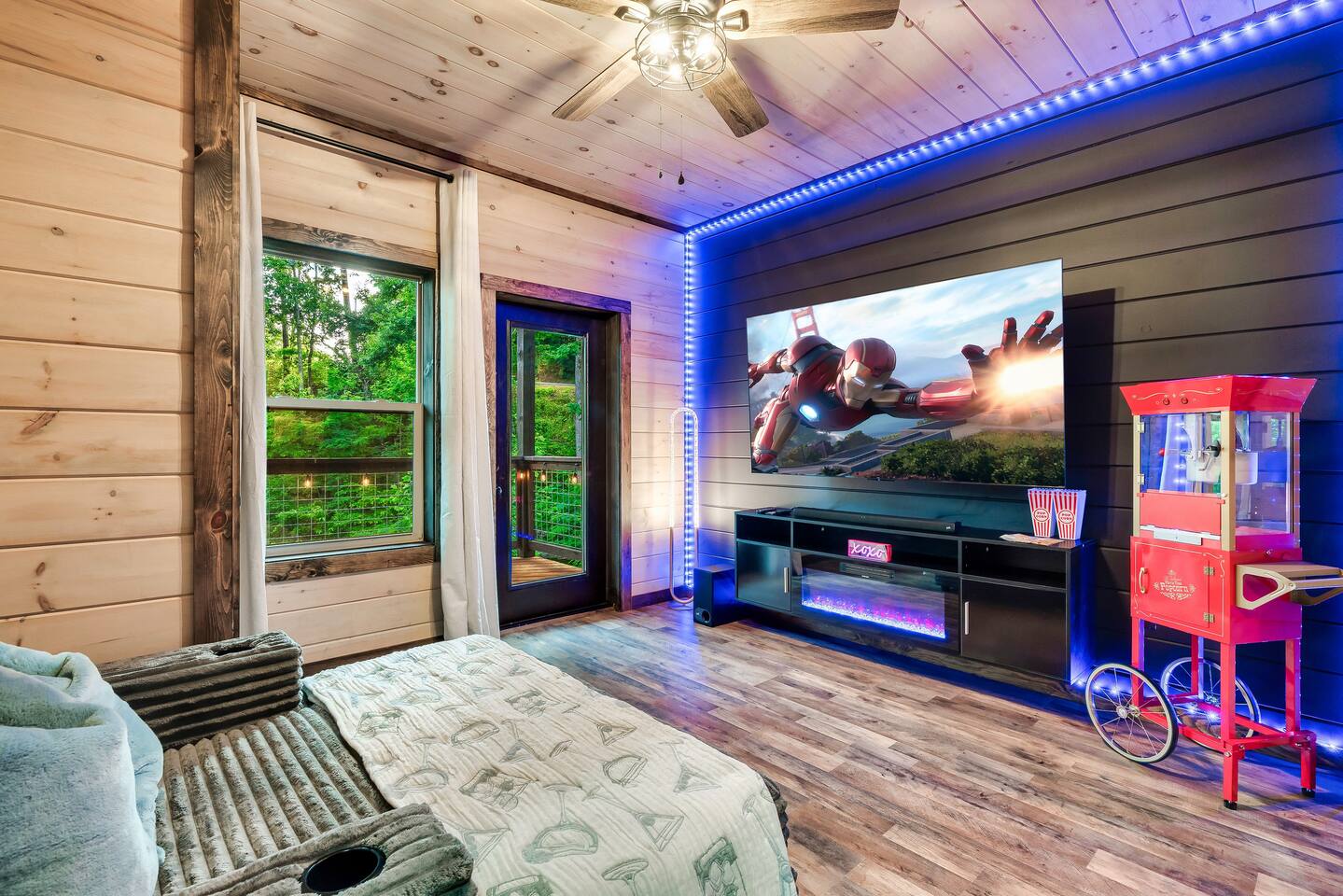 Enchanting Couples Getaway! Theatre! Mtn Views!