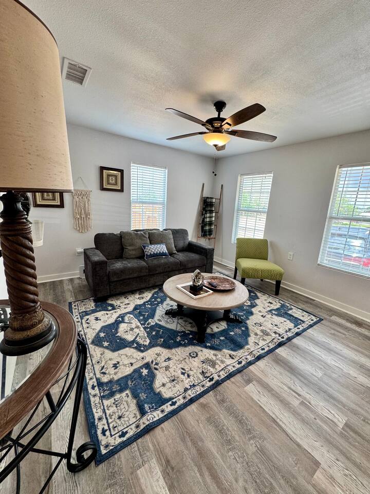 Stay 432 - Downtown 2 BR Home 4 Traveling Workers