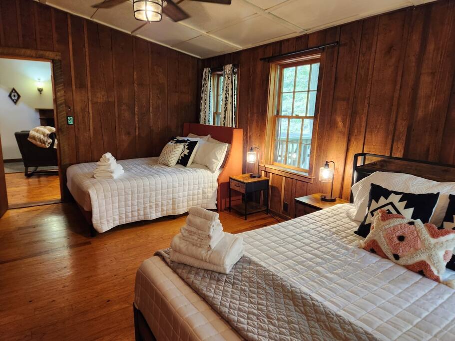 Quiet and Peaceful Retreat @ the Vintage '46 Lodge