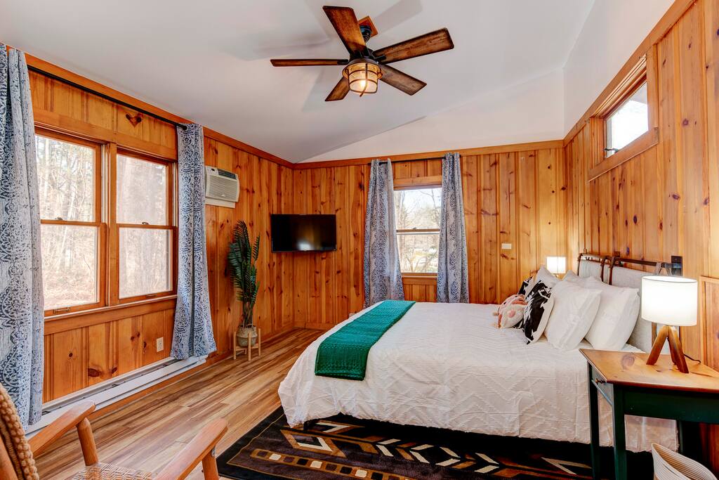 Unplug to Recharge w/ Rustic Charm and Camp Vibes