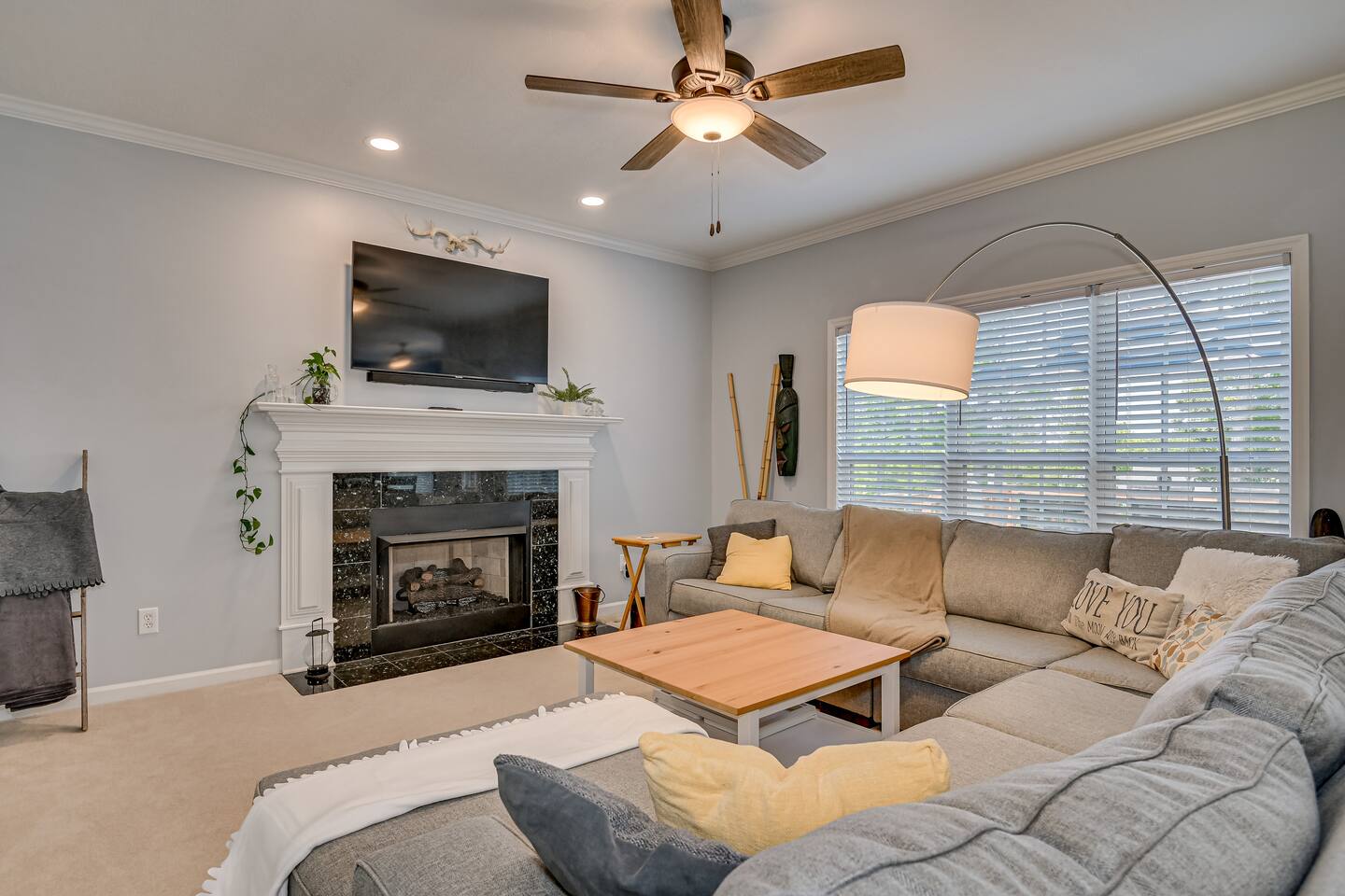 Spacious Two Story w/Pool/Spa/Porch - SuperHost!