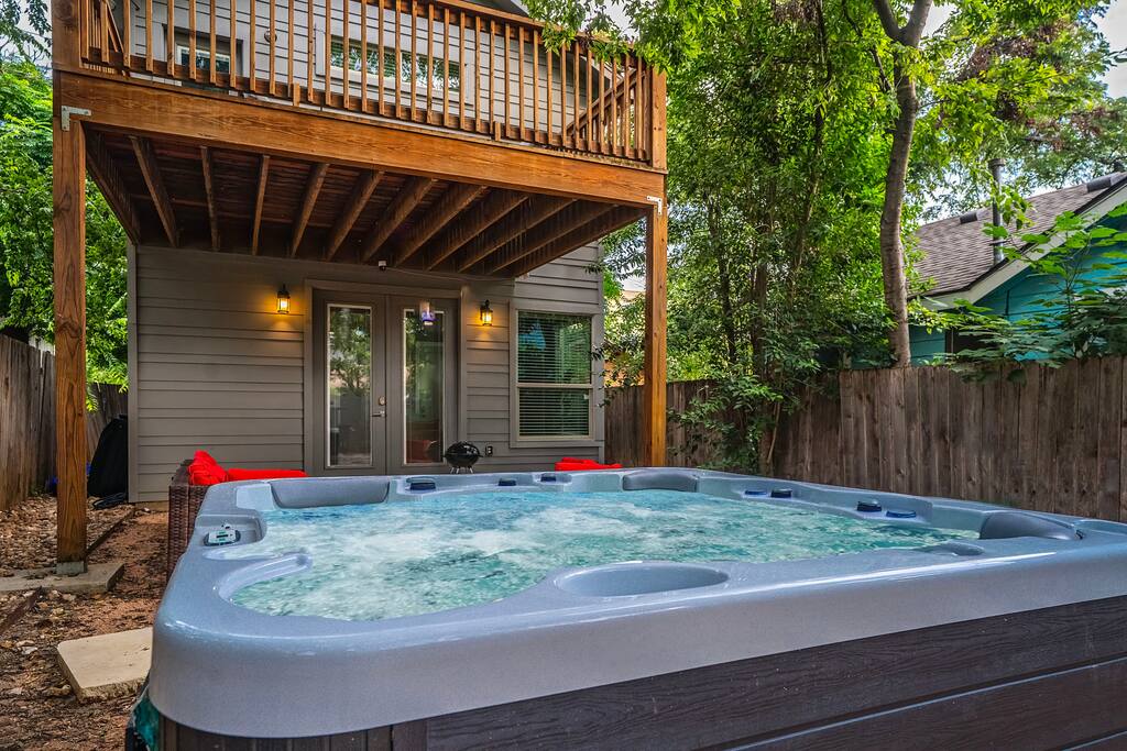 Austin Retreat • Hot Tub & Relaxing Patio