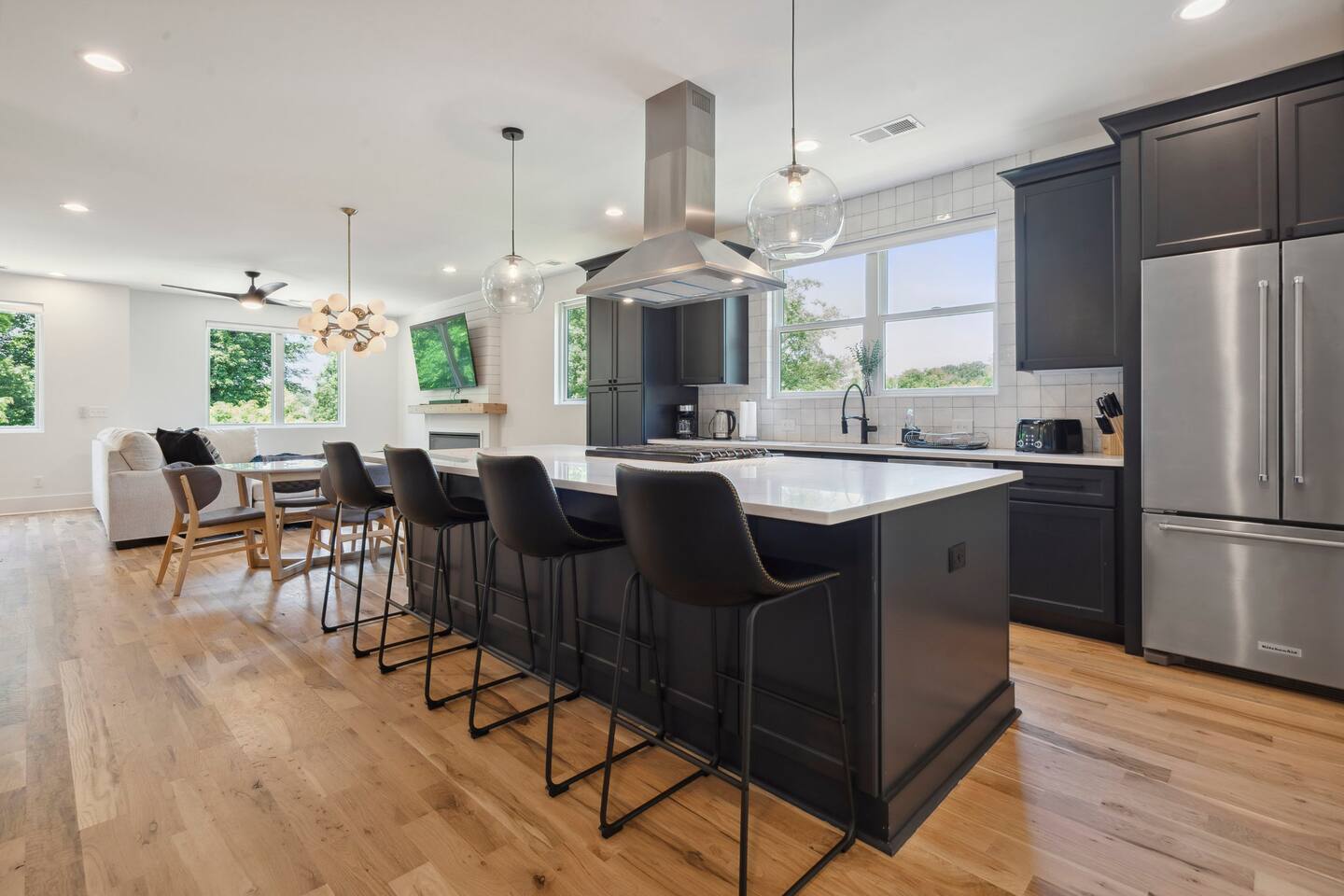 Luxury Build - King Beds - Minutes to Uptown