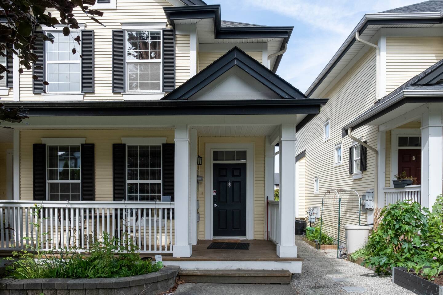 3BR 2BA Surrey Home | Quiet & Convenient - Holiday Home
