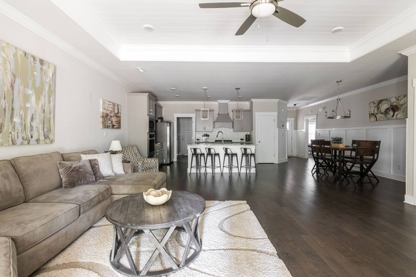 Spacious 1 level Townhouse-Industrial Lux inspired