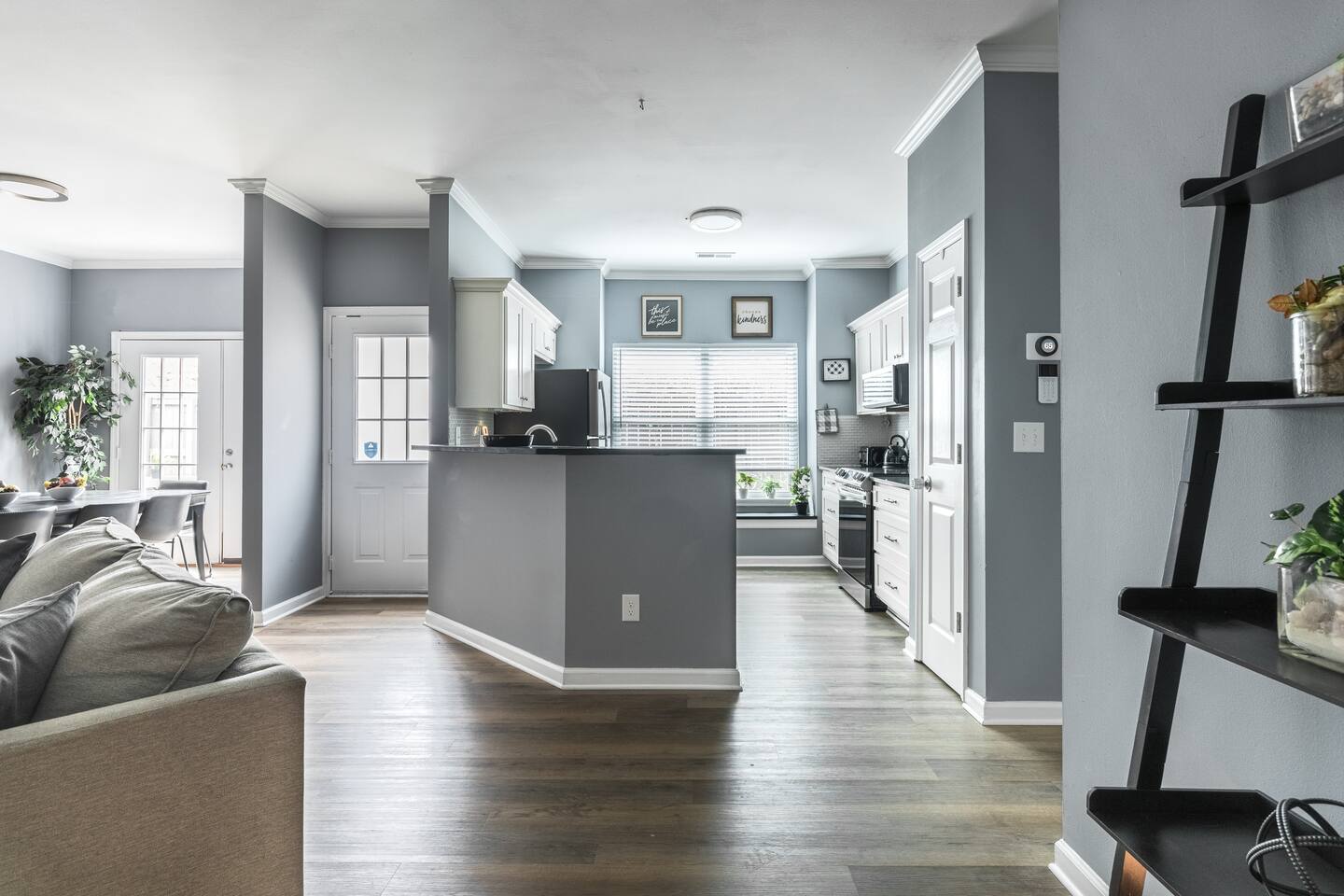 Inviting 1 level flat- Casual Lux inspired