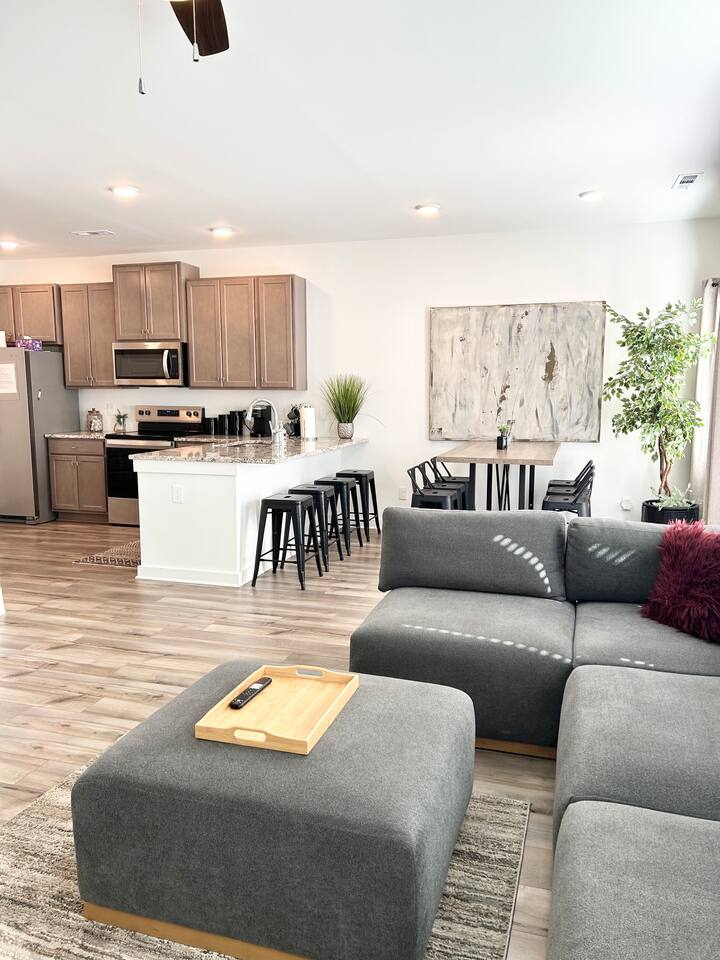 Stay in Style-KingBed/2CarGarage/4TVs