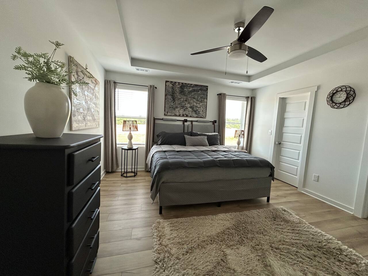 Relax in Style- 2KingBeds/2CarGarage/4TVs