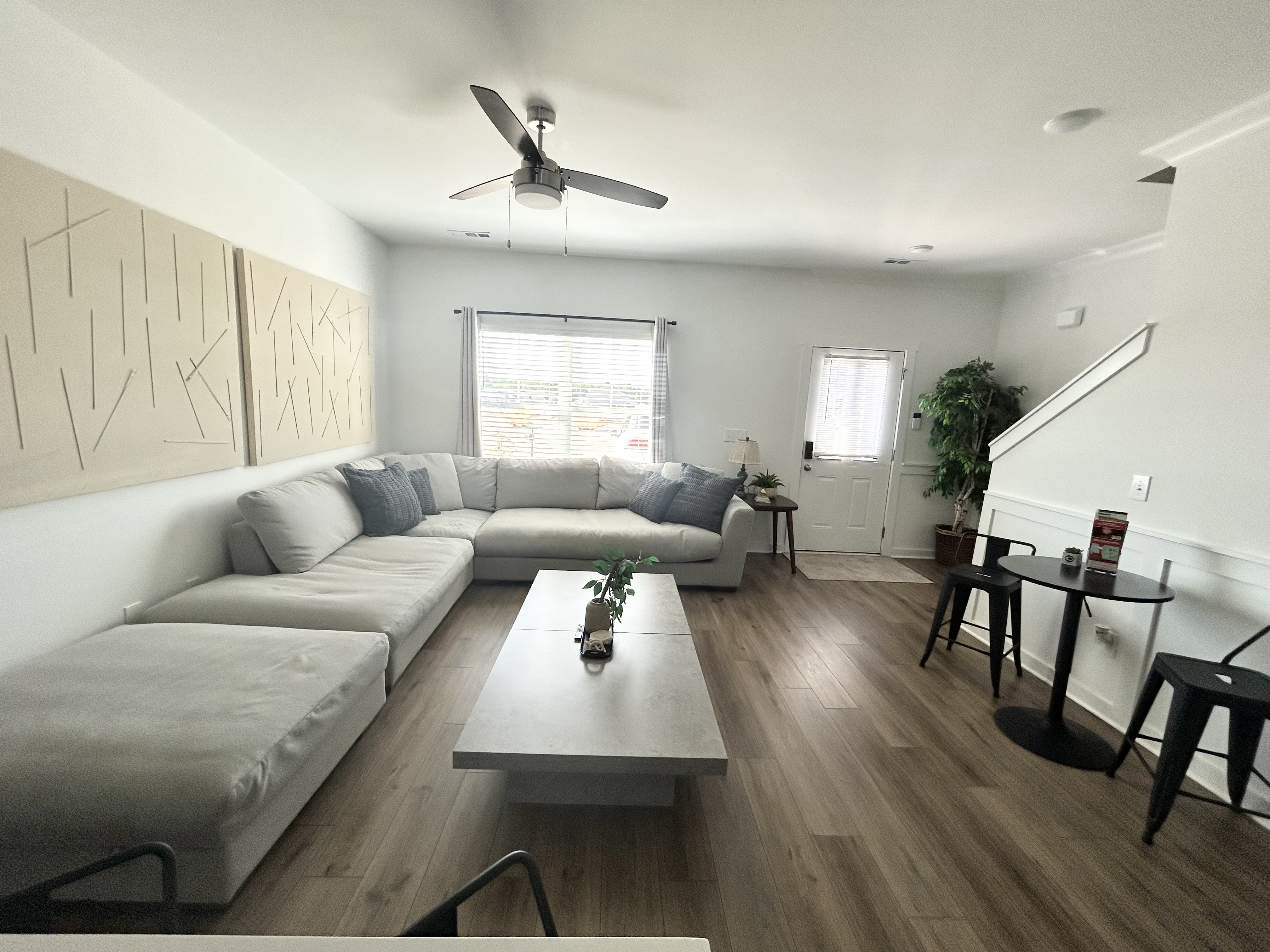 Cozy Modern Cottage with Ensuite Baths & WiFi