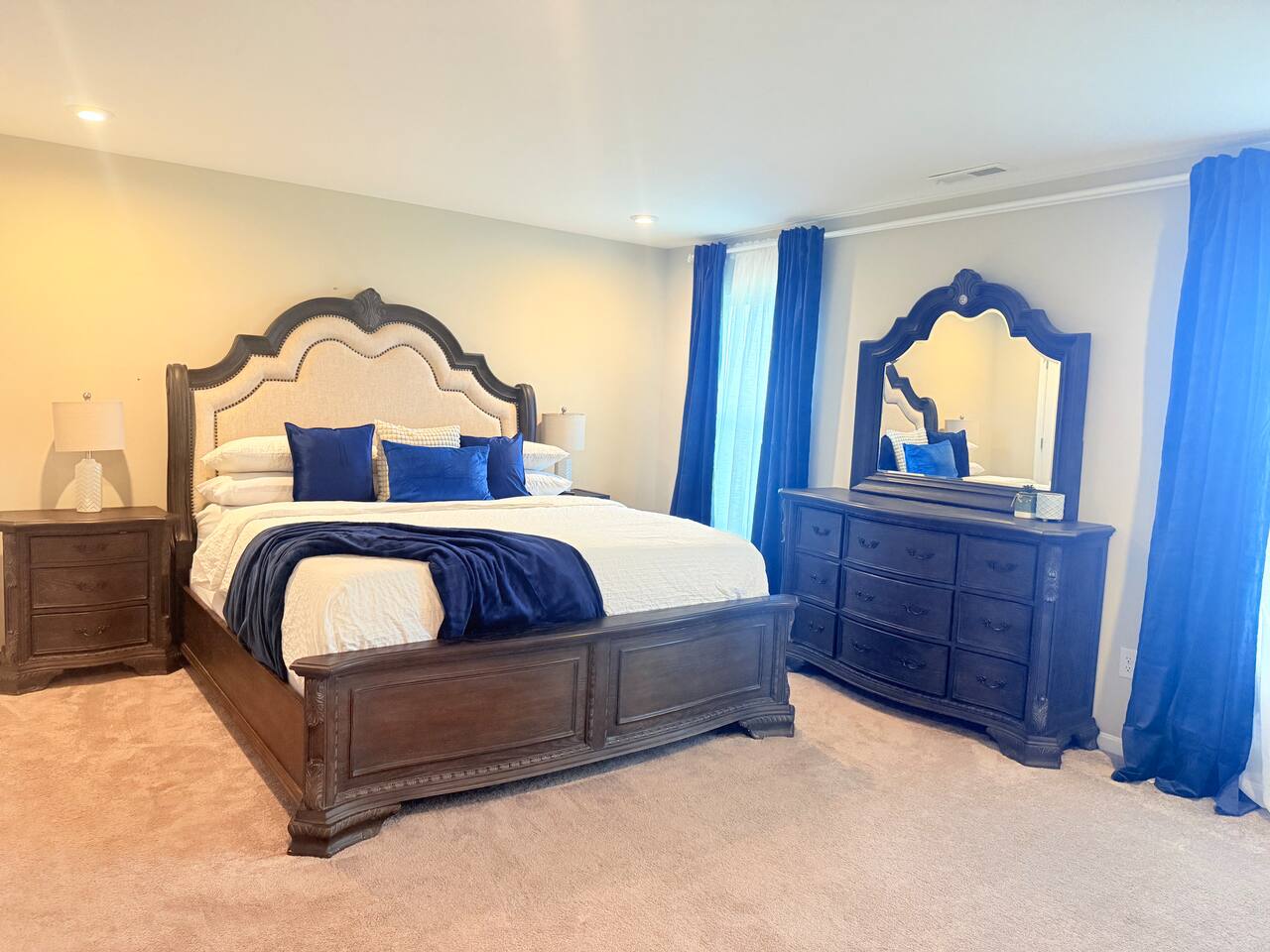 Sleeps 10! Spacious 4BR Home in Columbus!