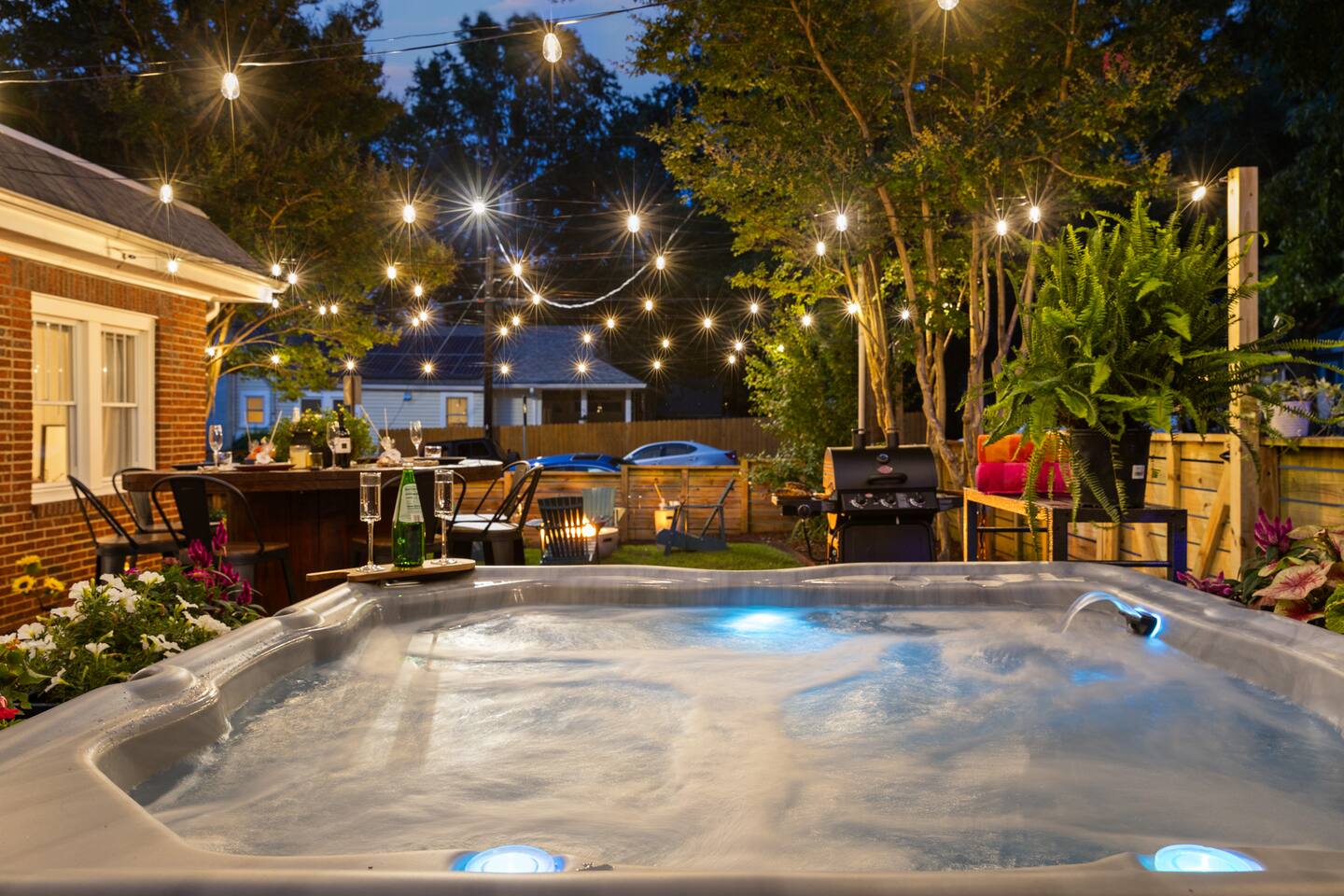 Hot Tub Retreat • Walk to Downtown • Historic Home