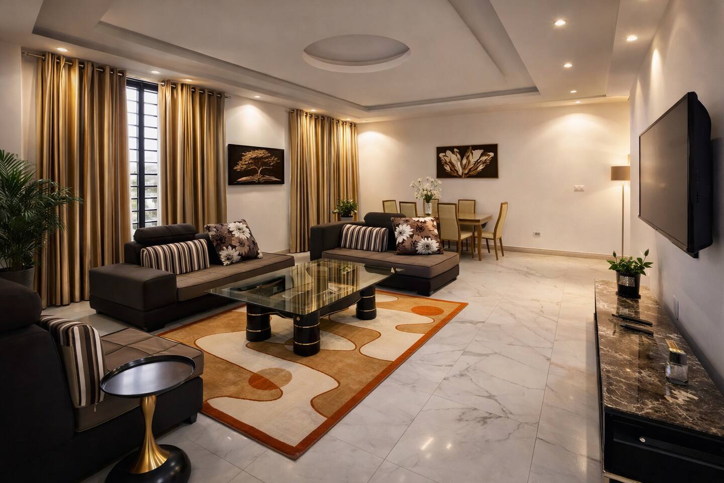 Pool / WIFI/ Spacious/ Near Airport