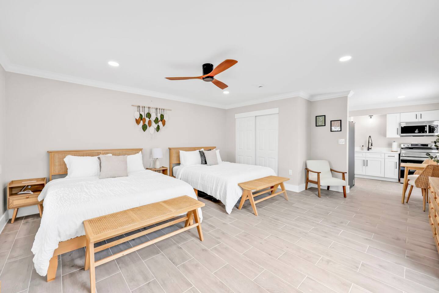Renovated Bungalow, Beachgear, BBQ, Free Parking