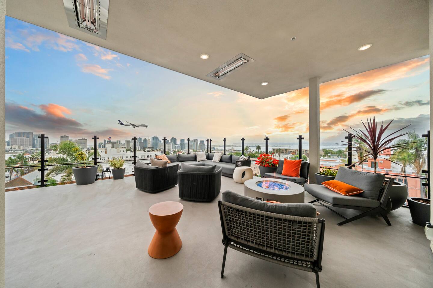 Rooftop Gem with King Bed & City Ocean Views - 603