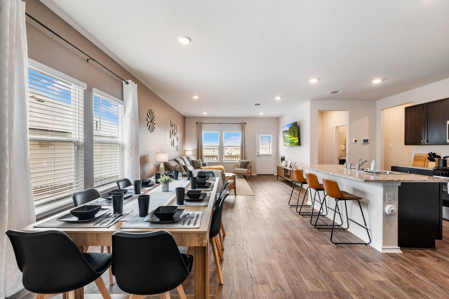 Cozy Western Retreat! 5BR Near Lackland & SeaWorld