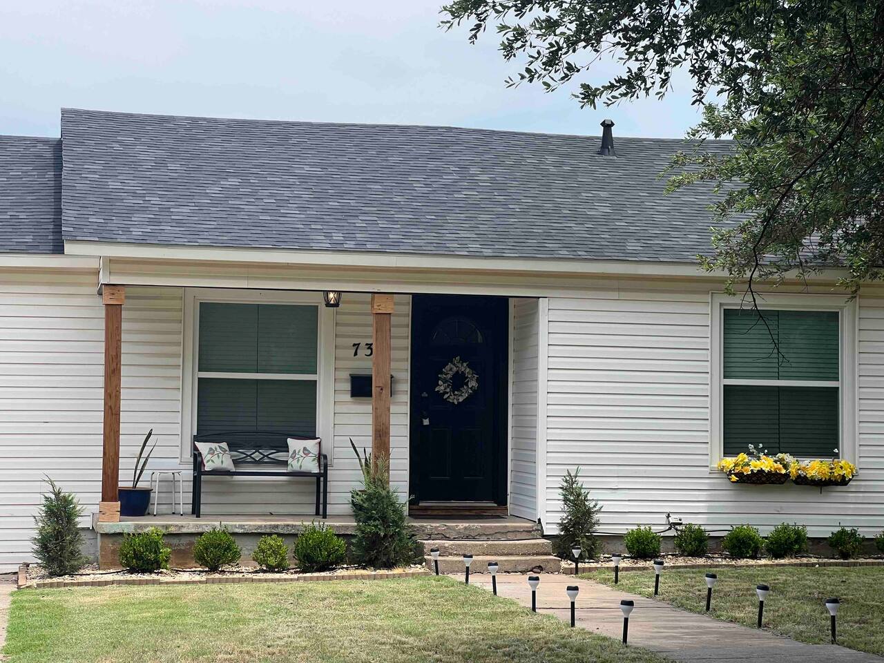 Retro | ACU | 4bd | dogs ok | Smart TV’s | Central