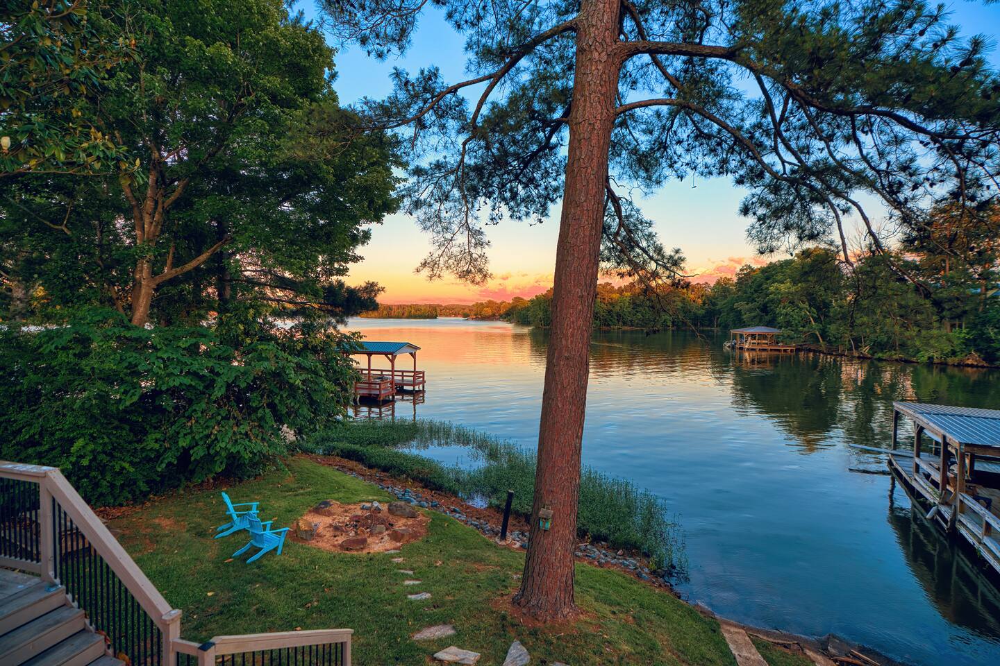 Cozy Lakefront | Firepit