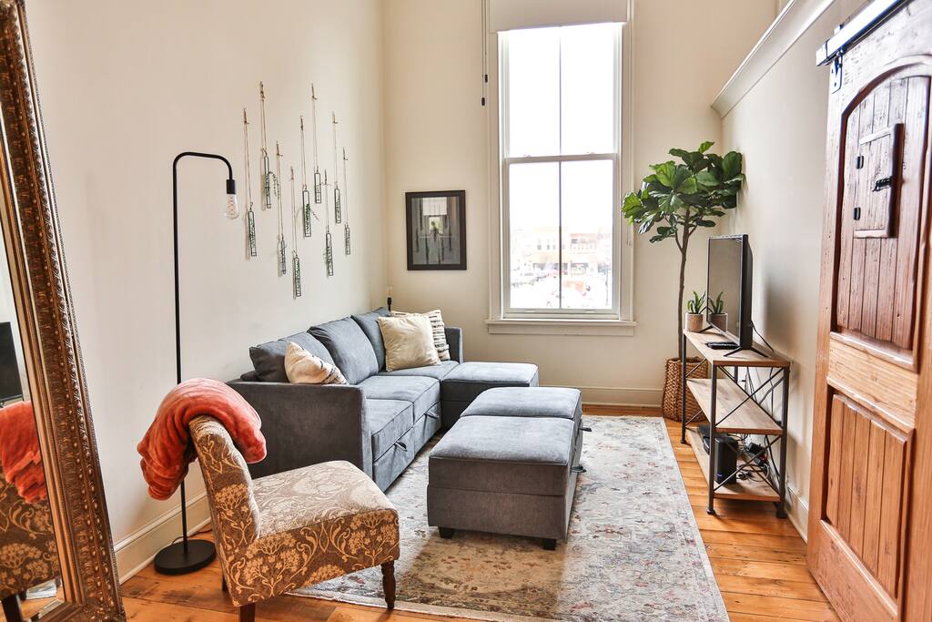 Lookout Loft on Historic Square