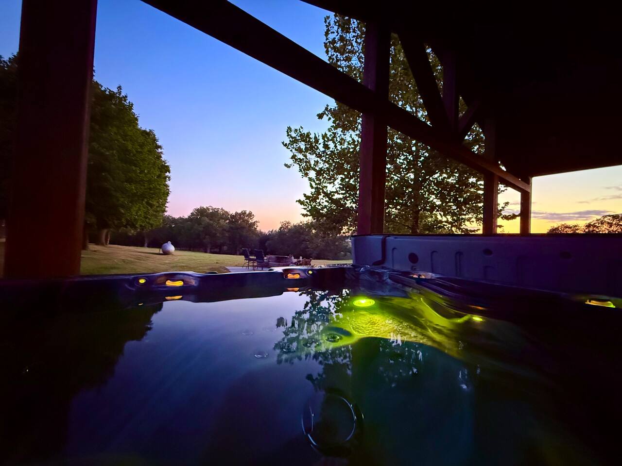 Relax Enjoy Country Living-Hot Tub & Seasonal Pool