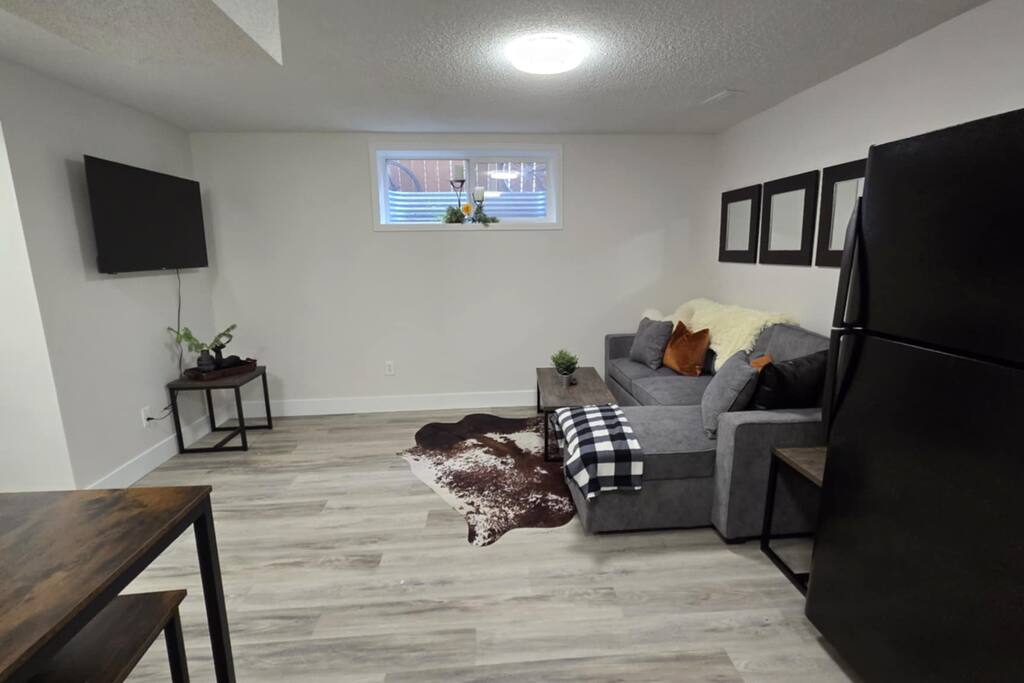 Silverado Cozy Basement Suite
