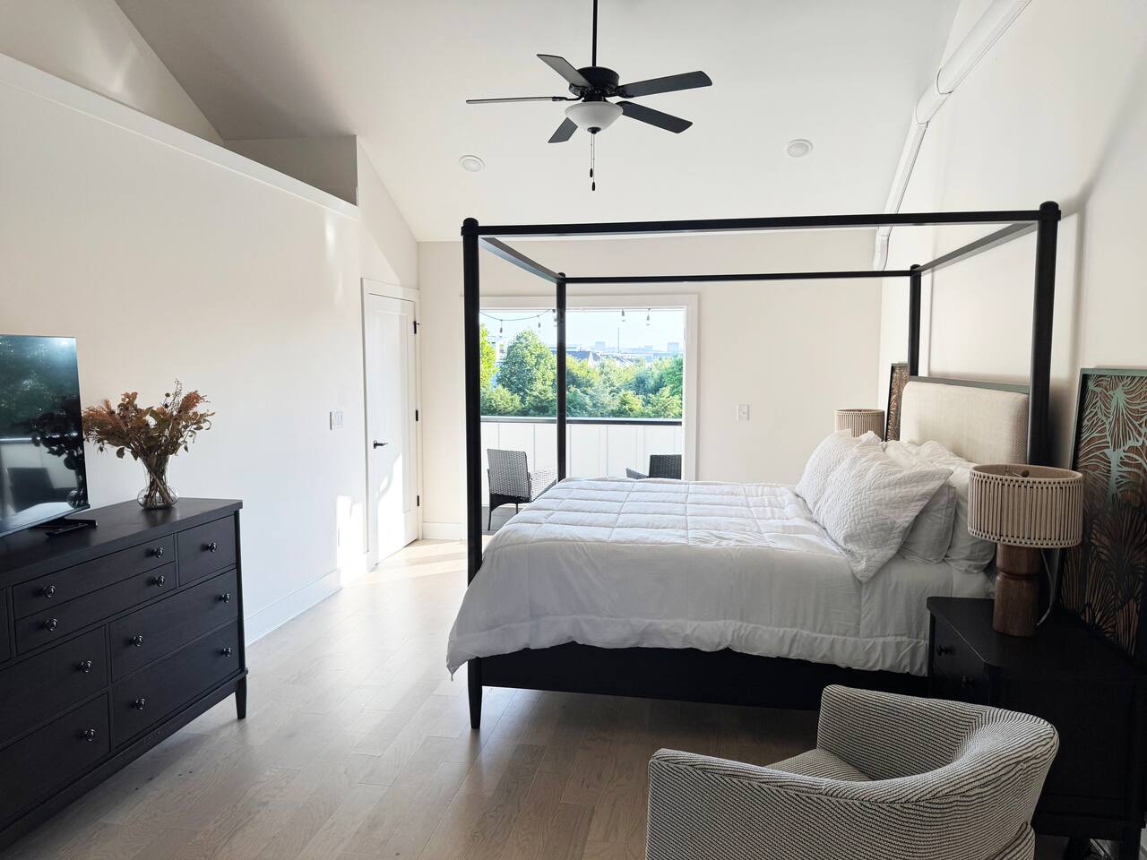 Lookout Living| Min to Downtown•Pool•Trails•Bright