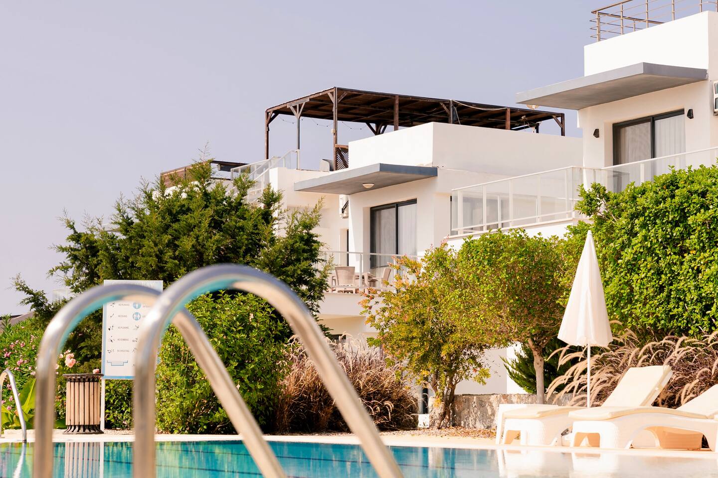 Entspannt wohnen: Penthouse mit Pool & Ausblick