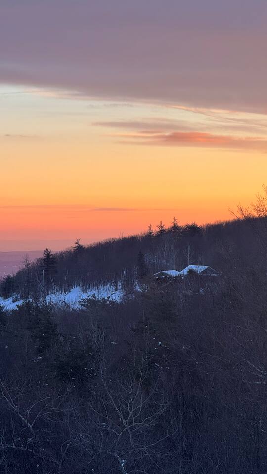 Catskills Loft w/ 5-State View Near Windham