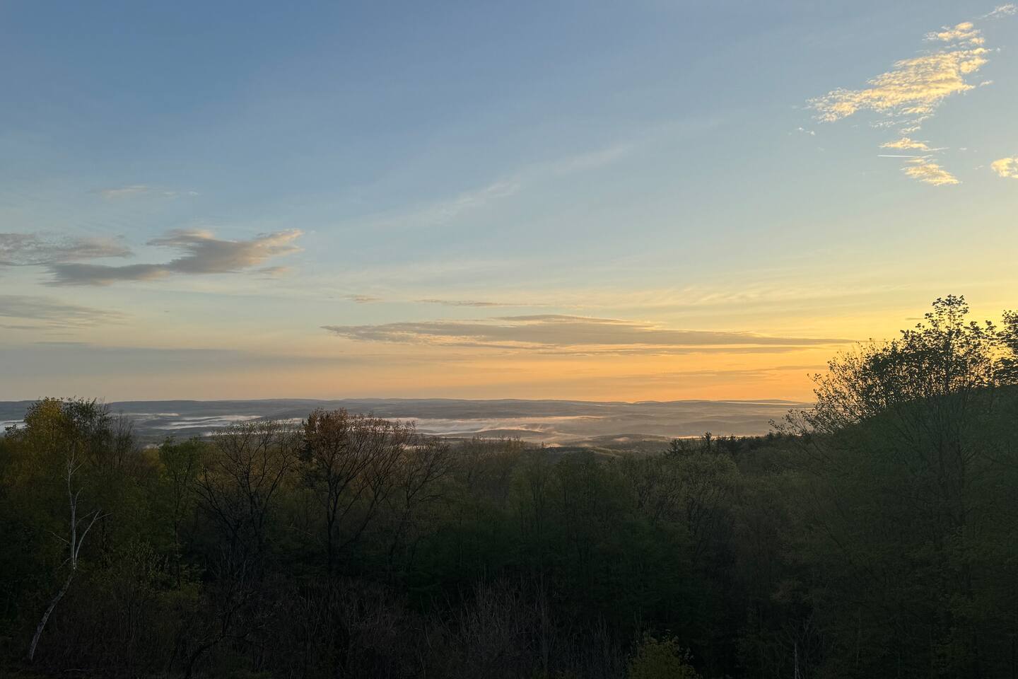 Cozy Ski Retreat • 10 min to Windham + Views!