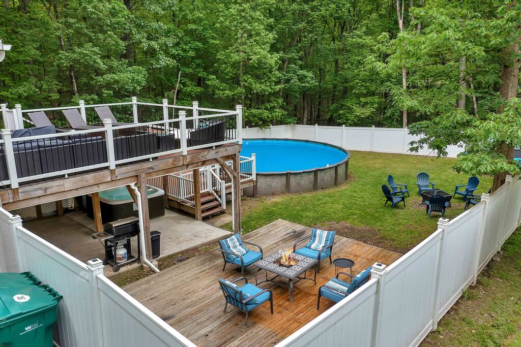 Mountain Escape w/Pool, Hot Tub, Sauna & Game Room