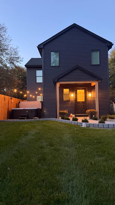Luxurious Retreat w/ Hot Tub Oasis