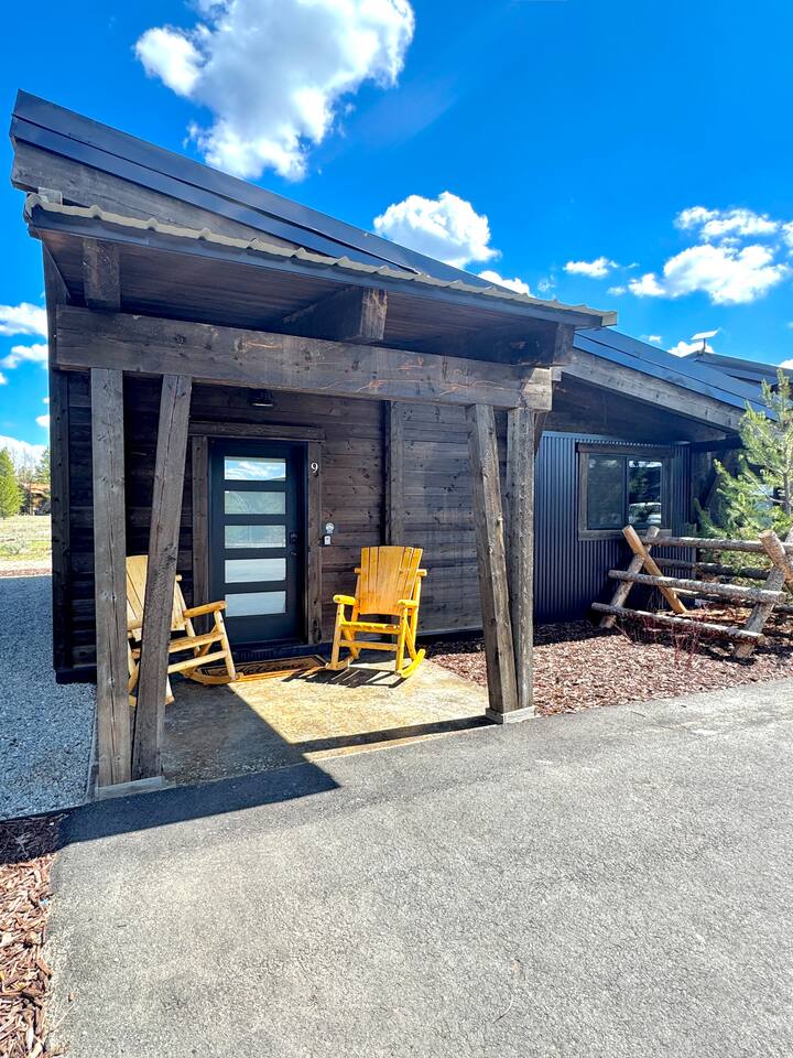 Pinion Pine Chalet #9: AC/Wi-Fi/Near River